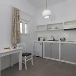 Aqua Bay Beachfront Agia Kyriaki Beach, Milos Bed & Breakfast Spiaggia di Agia Kiriaki