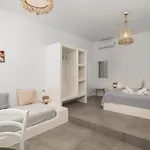 Aqua Bay Beachfront Agia Kyriaki Beach, Milos Bed & Breakfast