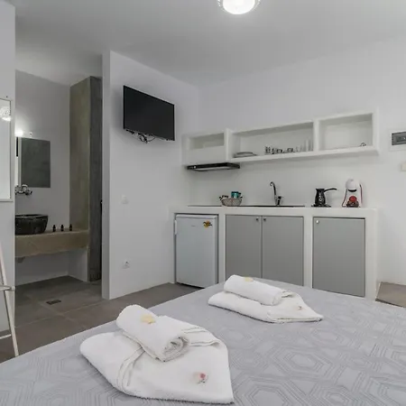 Bed & Breakfast Aqua Bay Beachfront Agia Kyriaki Beach, Milos