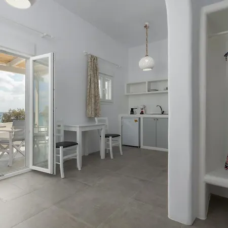 Aqua Bay Beachfront Agia Kyriaki Beach, Milos Bed & Breakfast