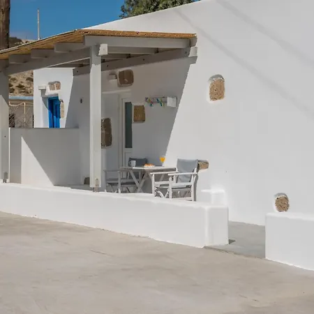 Aqua Bay Beachfront Agia Kyriaki Beach, Milos Bed & Breakfast