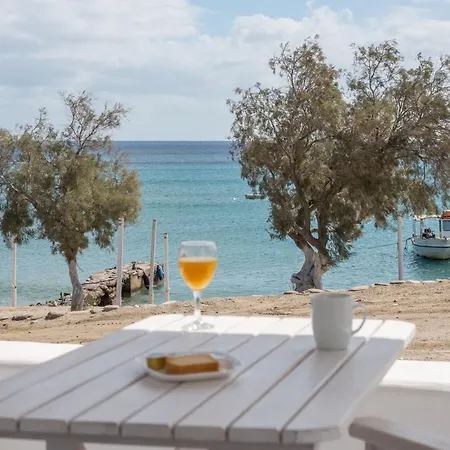 Aqua Bay Beachfront Agia Kyriaki Beach, Milos Bed & Breakfast Spiaggia di Agia Kiriaki