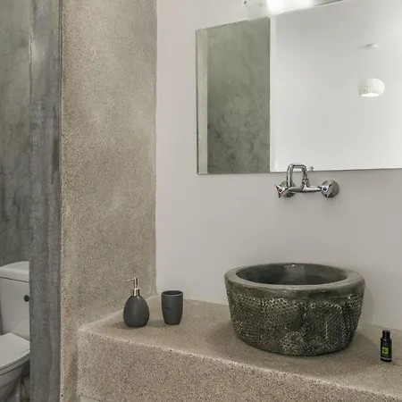 Aqua Bay Beachfront Agia Kyriaki Beach, Milos Bed & Breakfast