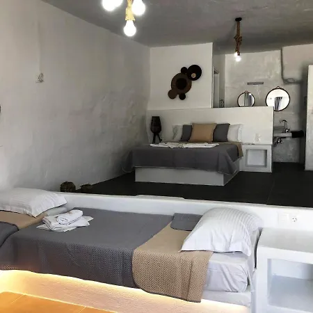 Aqua Bay Beachfront Agia Kyriaki Beach, Milos Bed & Breakfast 3*