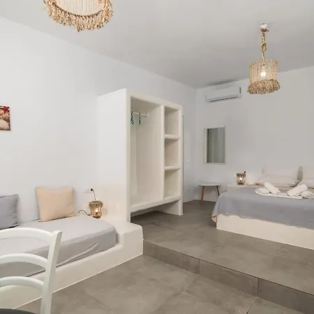Aqua Bay Beachfront Agia Kyriaki Beach, Milos Bed & Breakfast
