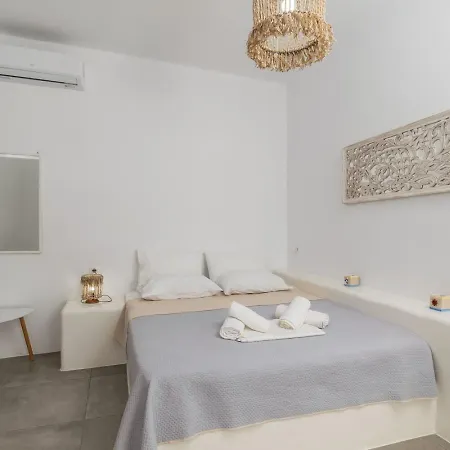 Aqua Bay Beachfront Agia Kyriaki Beach, Milos Bed & Breakfast Spiaggia di Agia Kiriaki