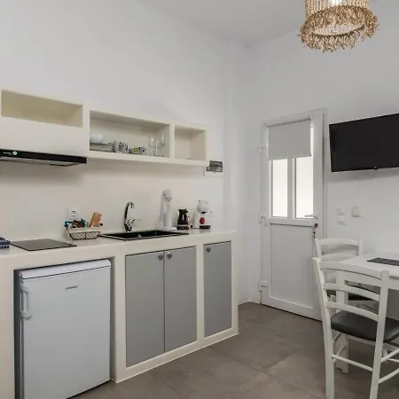 Aqua Bay Beachfront Agia Kyriaki Beach, Milos 3*