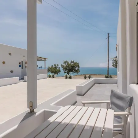 Aqua Bay Beachfront Agia Kyriaki Beach, Milos Bed and Breakfast 3*