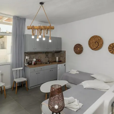 Aqua Bay Beachfront Agia Kyriaki Beach, Milos Bed & Breakfast 3*