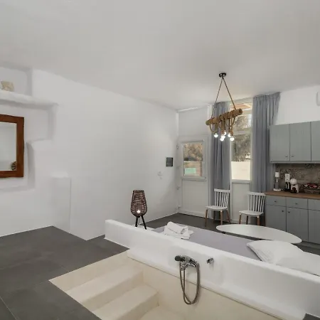 Aqua Bay Beachfront Agia Kyriaki Beach, Milos Bed & Breakfast Spiaggia di Agia Kiriaki