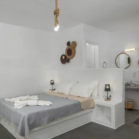Aqua Bay Beachfront Agia Kyriaki Beach, Milos Bed & Breakfast 3*