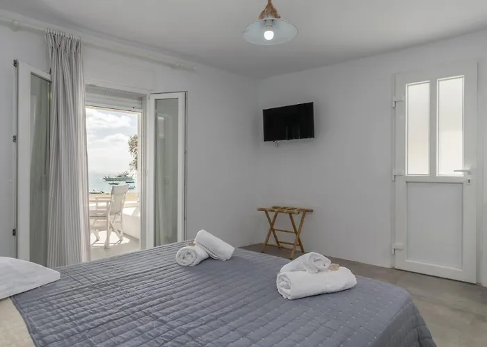 Aqua Bay Beachfront Agia Kyriaki Beach, Milos Strand van Agia Kiriaki